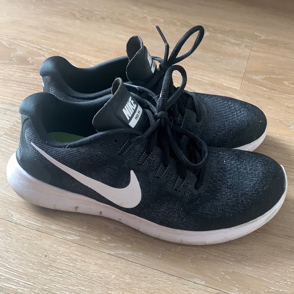 Nike black sneakers